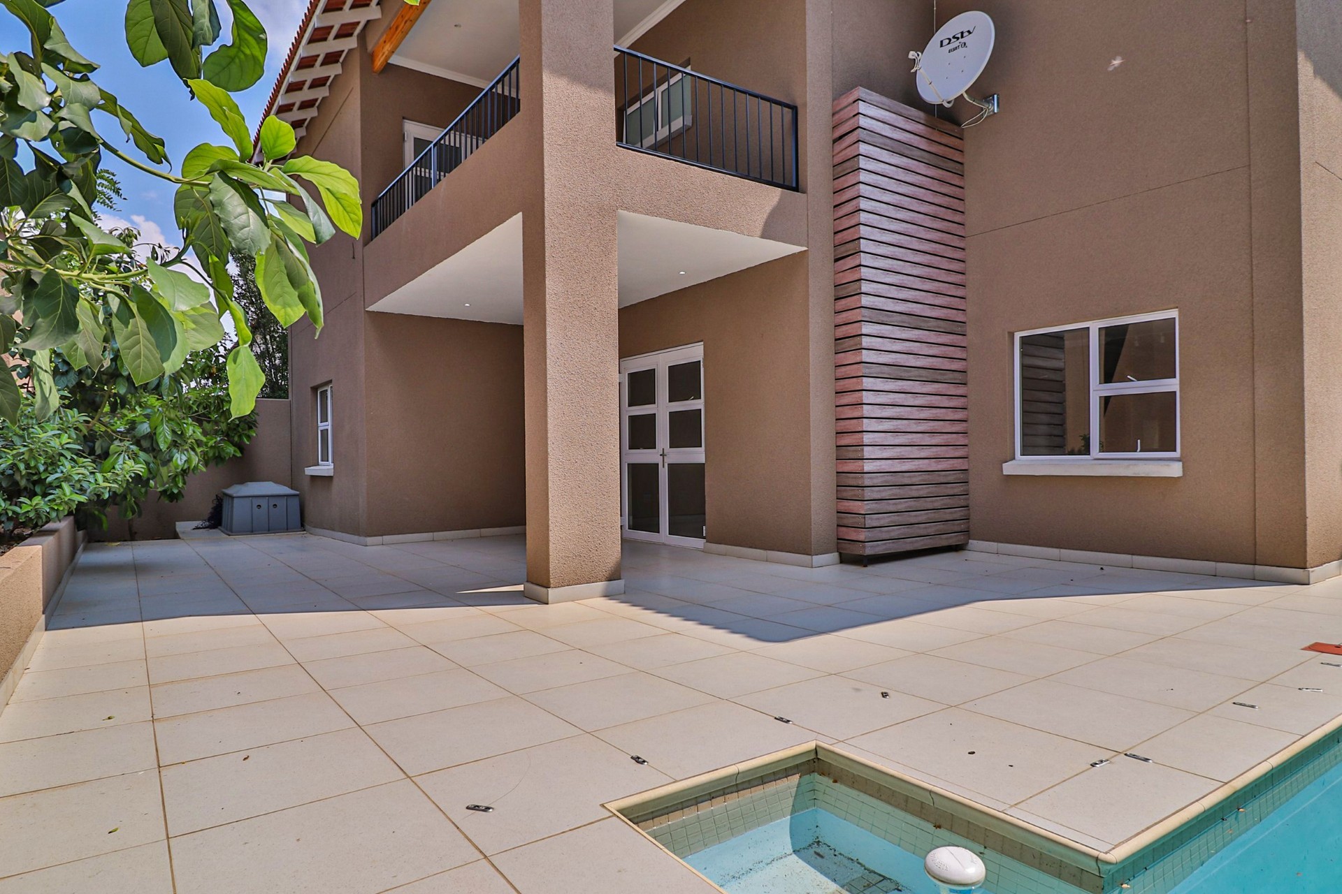House for sale in Craigavon, Sandton, 320 m²