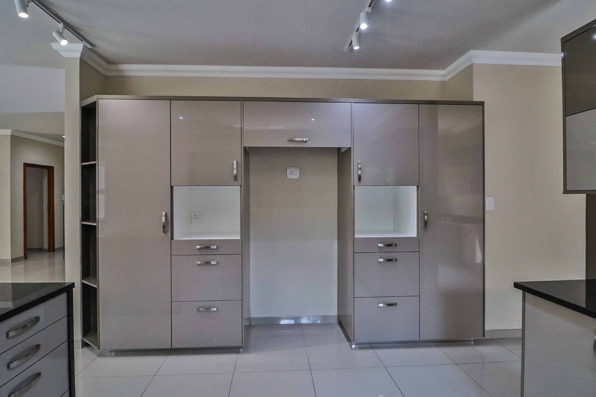 House for sale in Craigavon, Sandton, 320 m²