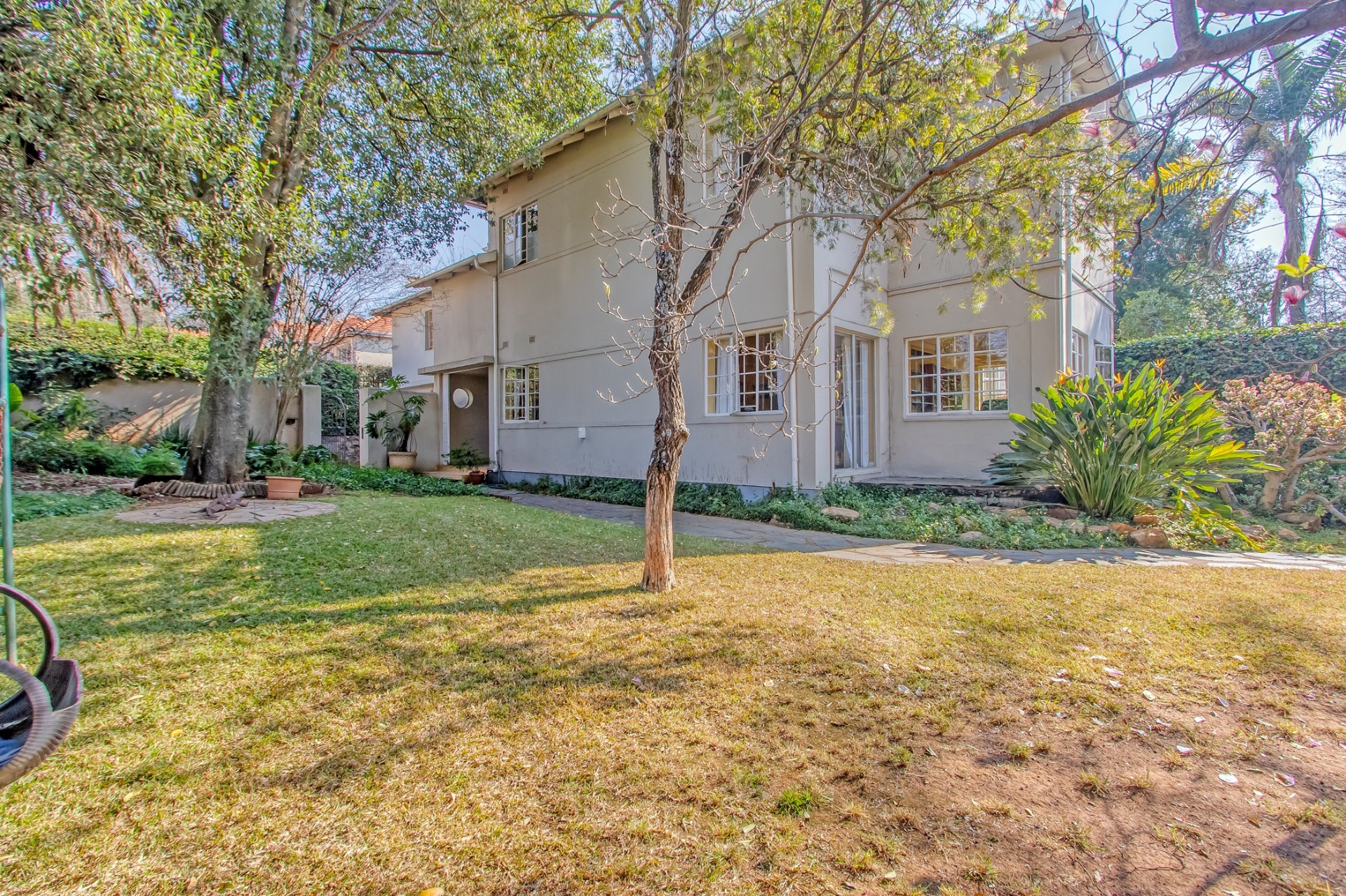 Four bedroom double storey family home with pool and staff and play room 5