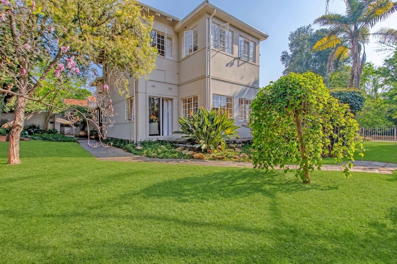 Four bedroom double storey family home with pool and staff and play room