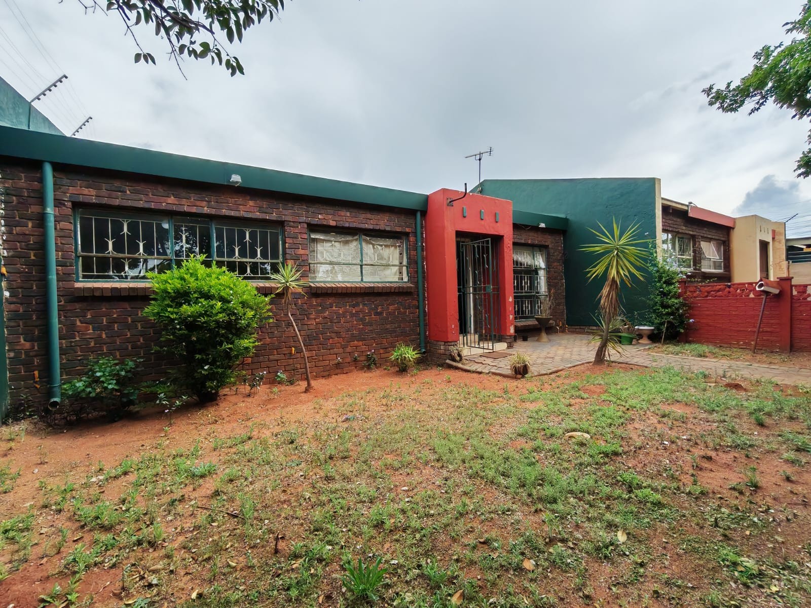 House for sale in Florida Lake, Roodepoort, 100 m²