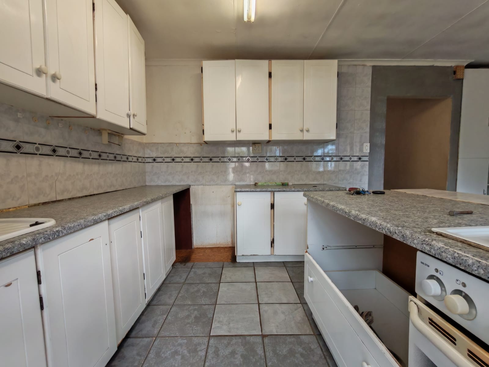 House for sale in Florida Lake, Roodepoort, 100 m²