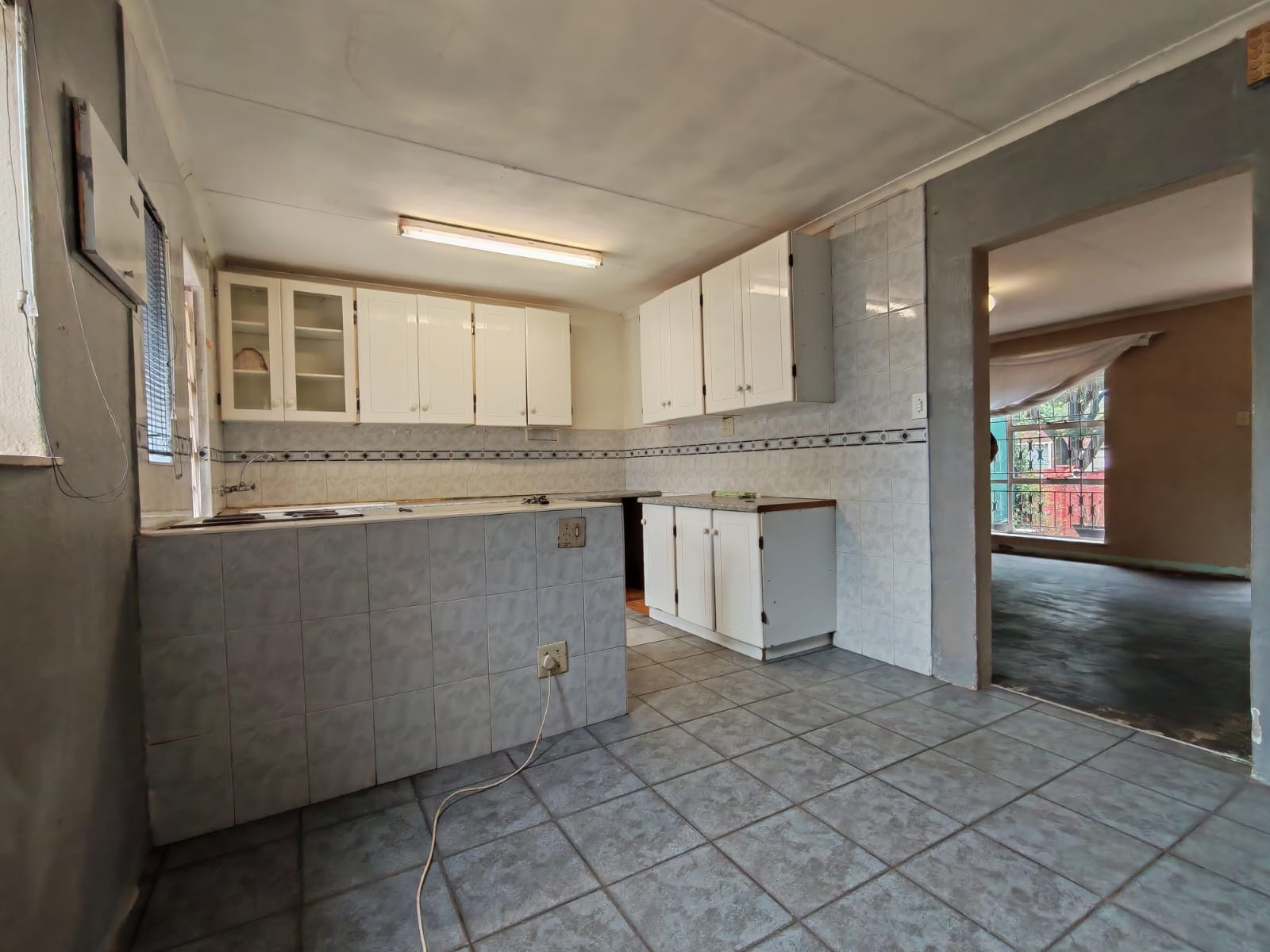 House for sale in Florida Lake, Roodepoort, 100 m²