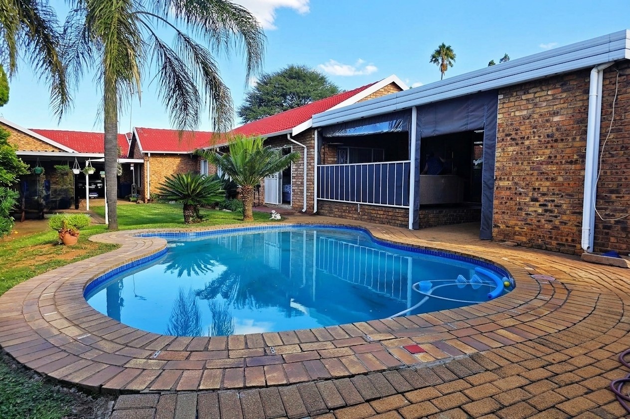 House for sale in Edleen, Kempton Park, 375 m²