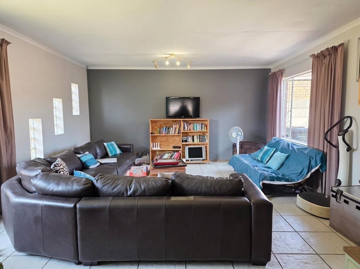 House for sale in Edleen, Kempton Park, 375 m²