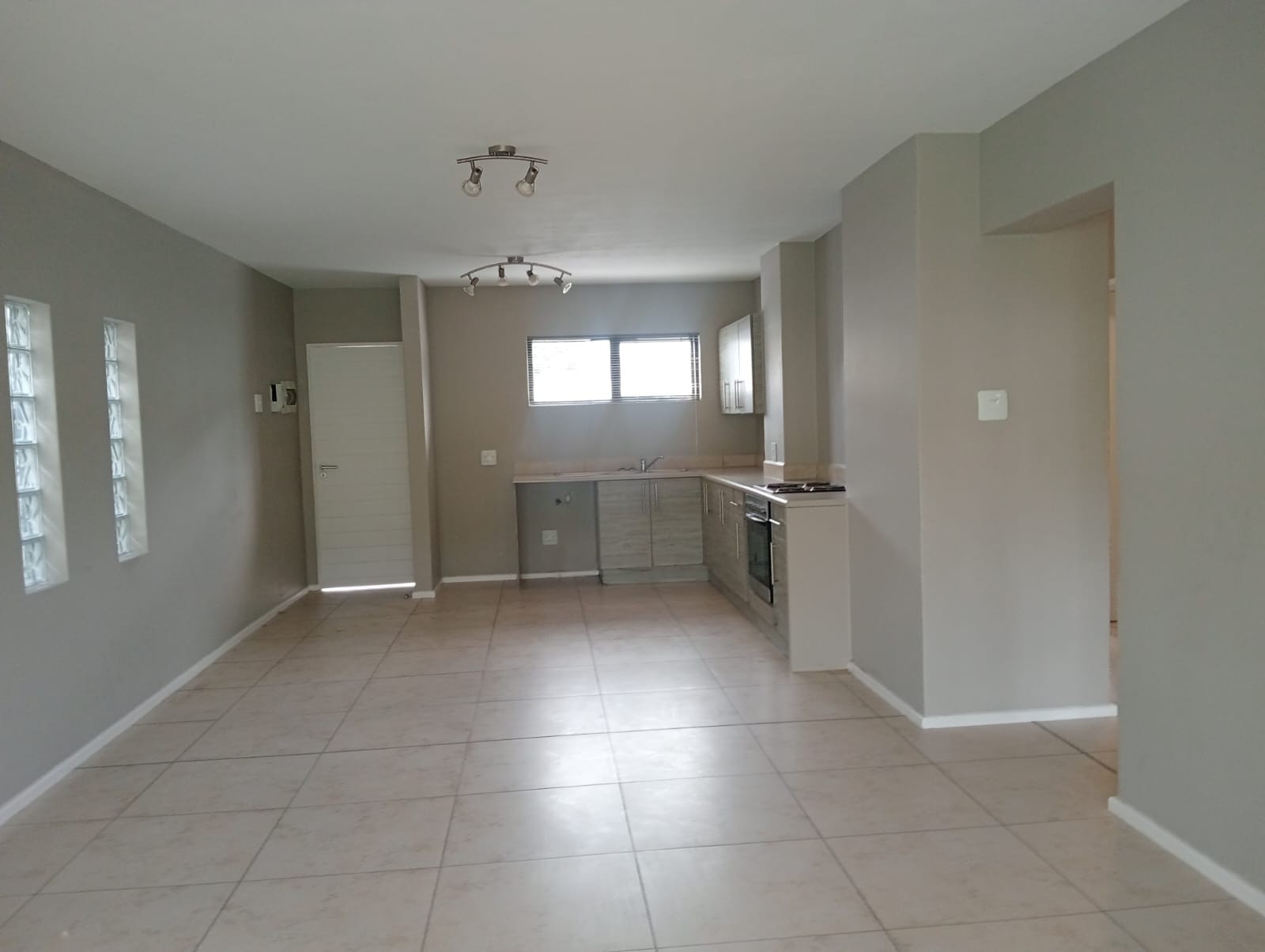 Apartment for rent in Nahoon Valley Park, East London, 88 m²