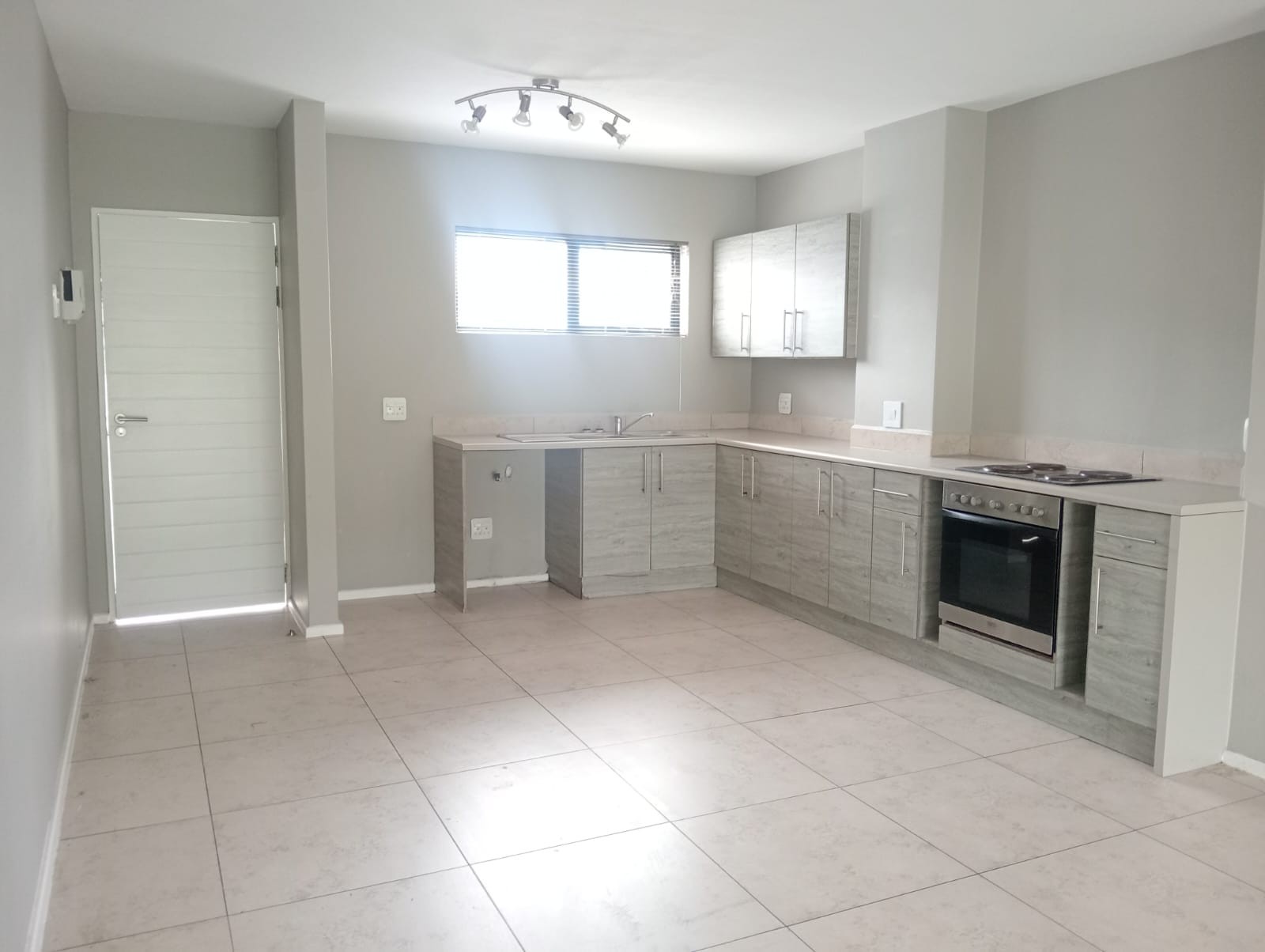 Apartment for rent in Nahoon Valley Park, East London, 88 m²