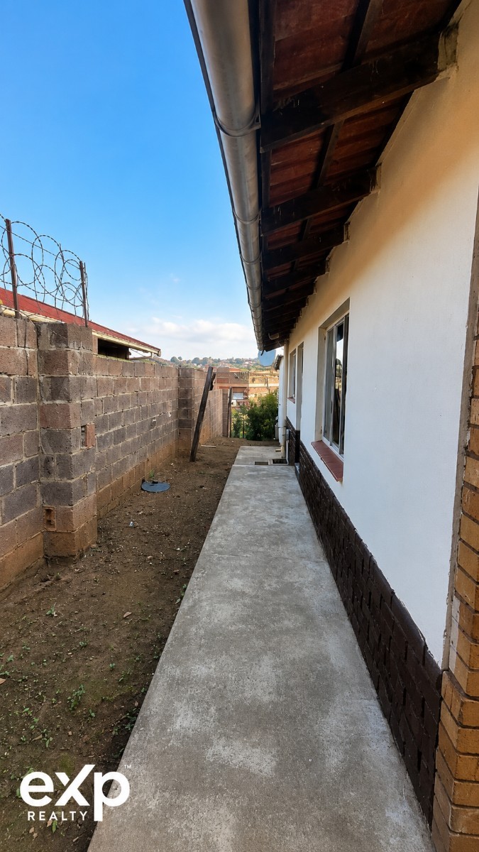 GREAT VALUE IN NORTHDALE - 3 BEDROOM HOME + INCOME-GENERATING OUTBUILDING 5
