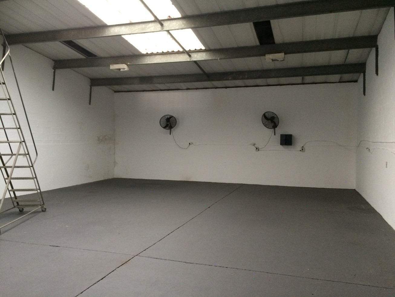 Warehouse for rent in Glen Anil, Durban North, KwaZulu Natal, 552 m²
