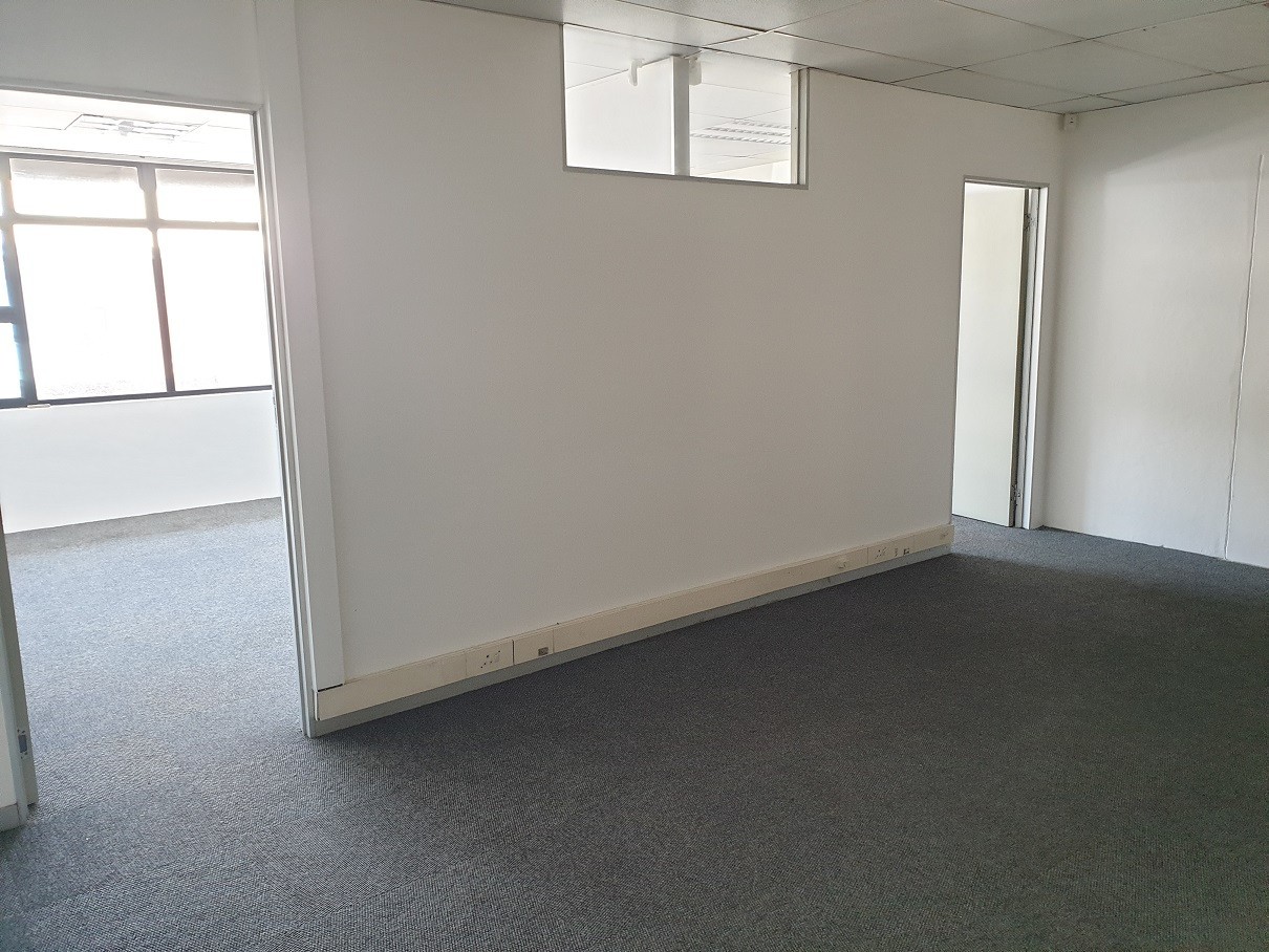 Warehouse for rent in Glen Anil, Durban North, KwaZulu Natal, 552 m²