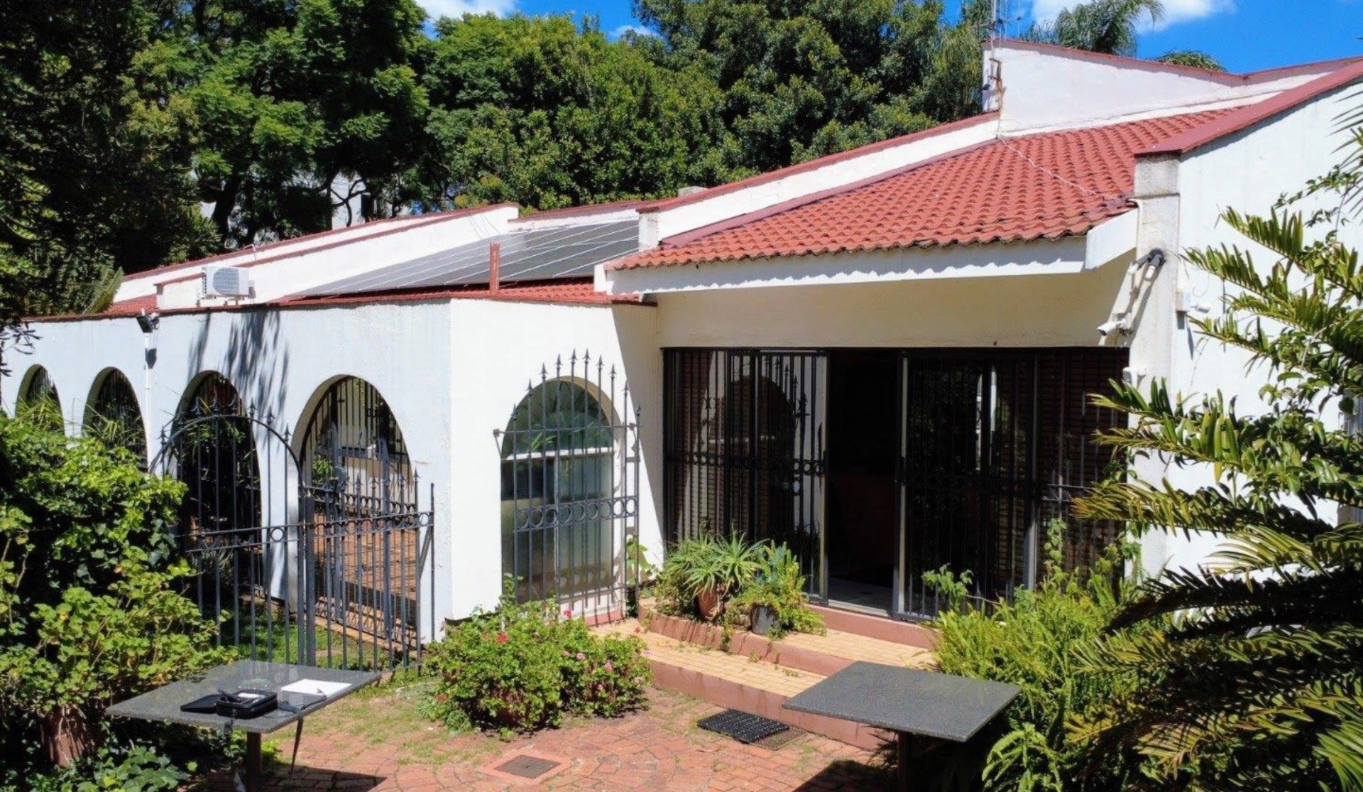 House for sale in Muckleneuk, Pretoria, 1600 m²