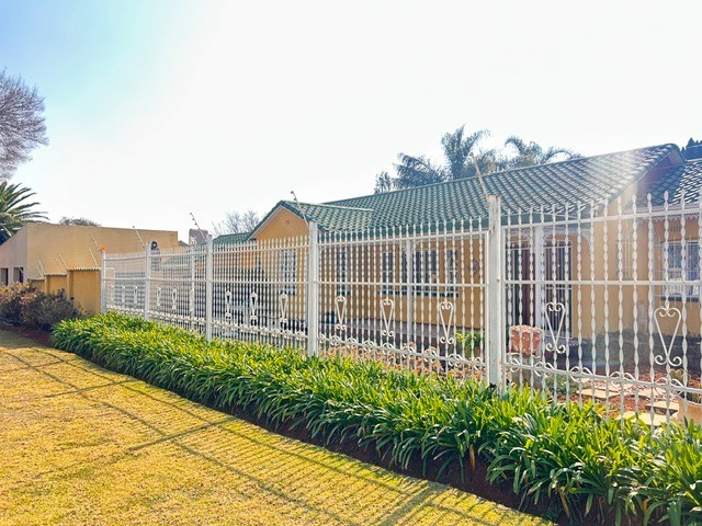 House For Sale in Allen Grove, Kempton Park 5