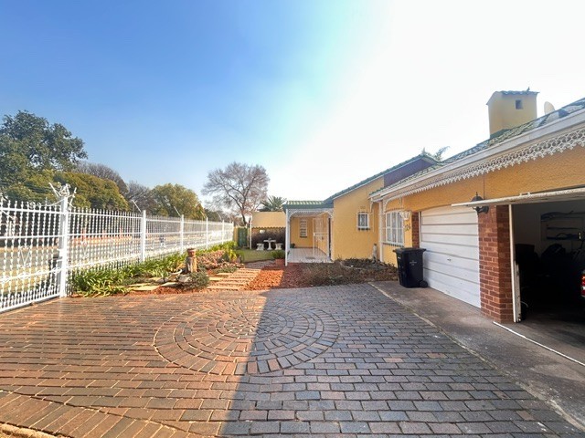 House For Sale in Allen Grove, Kempton Park 3
