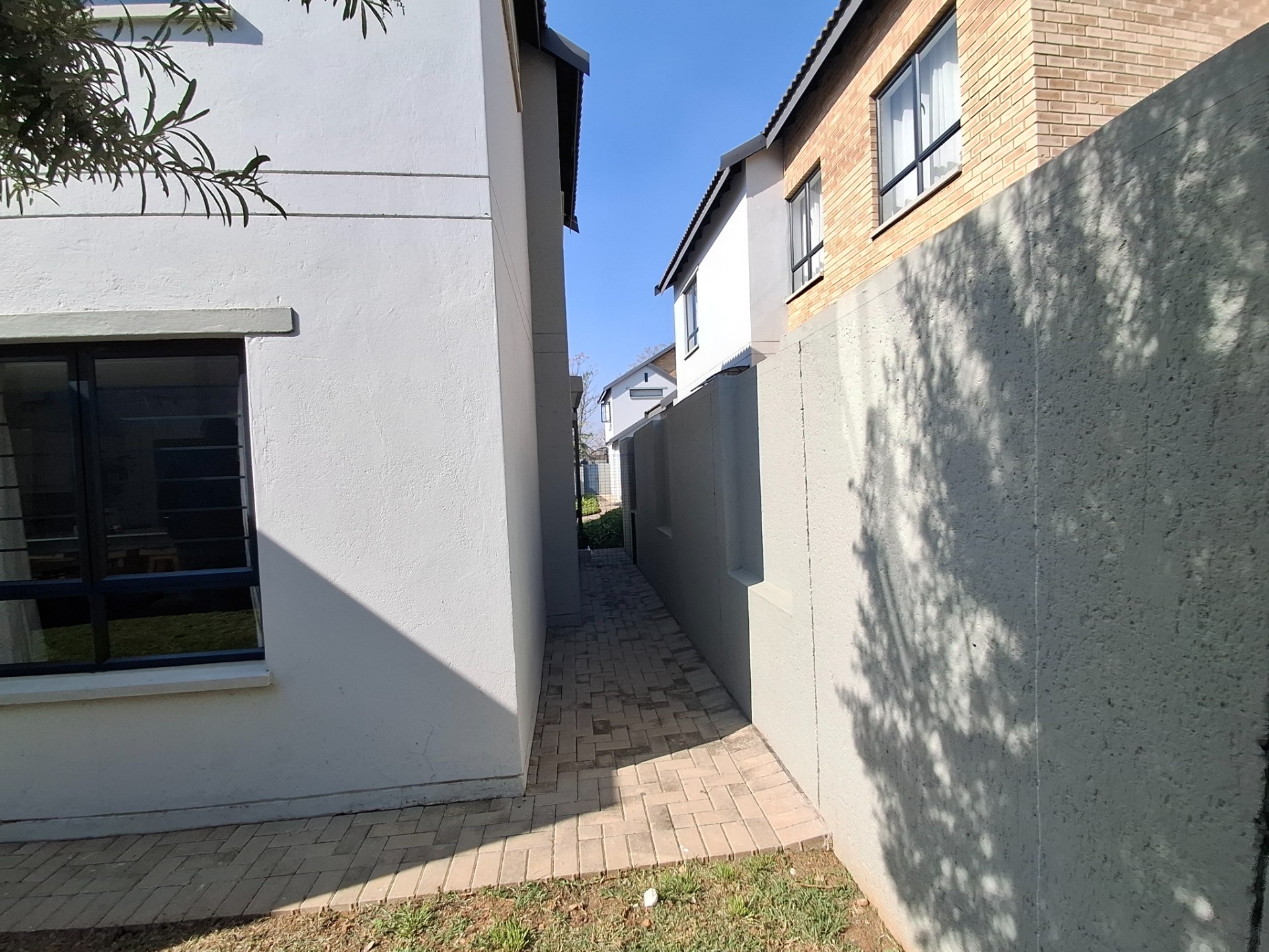 3Bedroom House For Sale in Broadacres, Sandton