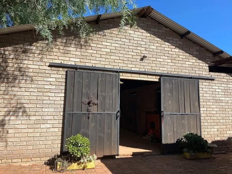 Farm for sale in Tarlton, Krugersdorp, 17083 m²