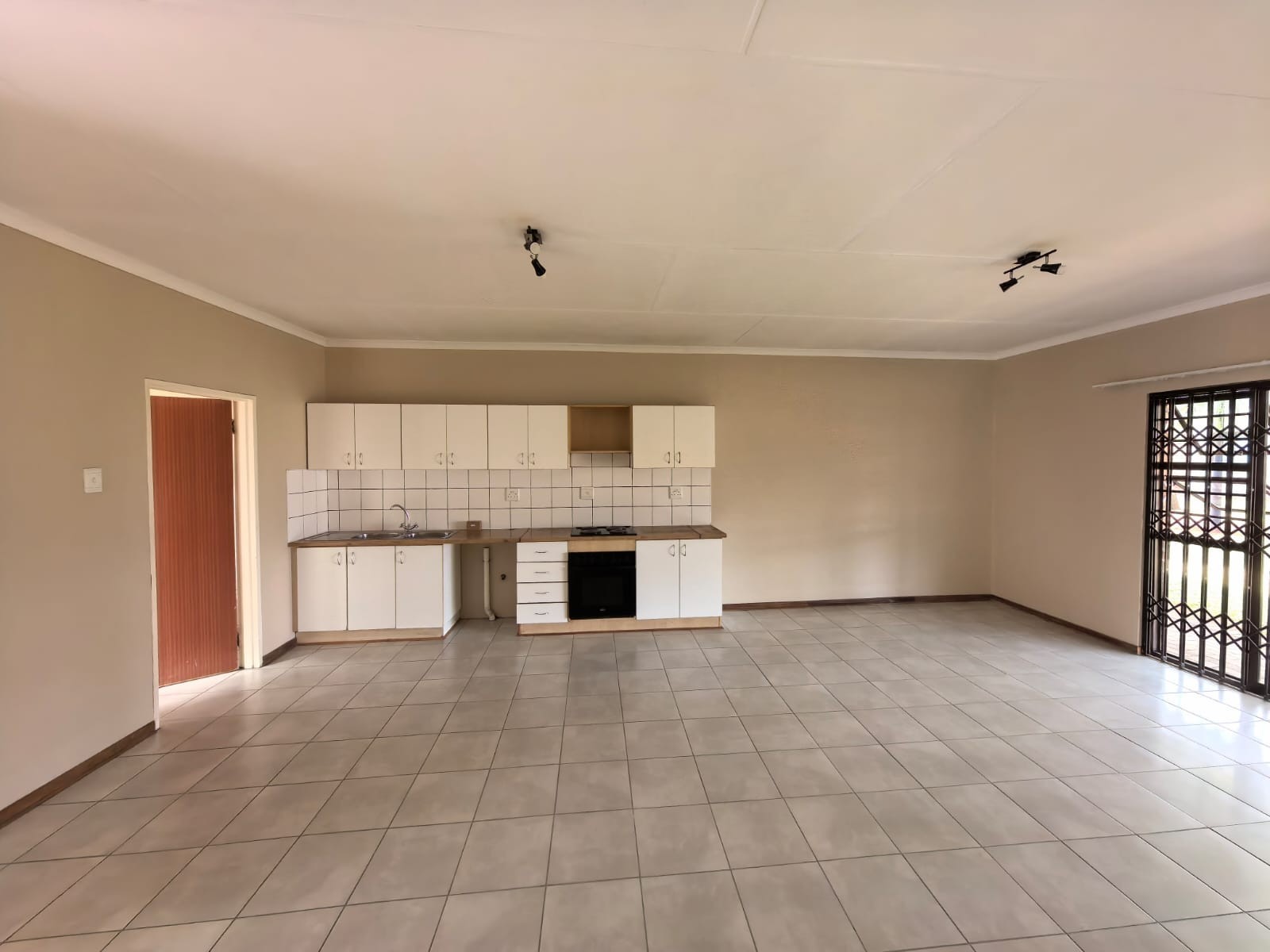 Apartment for sale in Rhodesdene, Kimberley, A3, Jameson Palms, 11 Jameson Avenue, Rhodesdene, Kimberley, Northern Cape