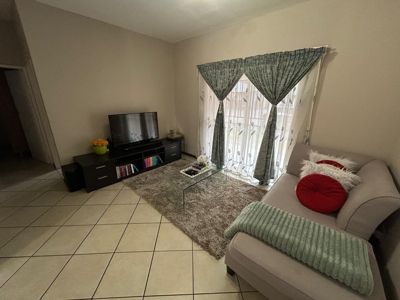 Apartment for rent in Stone Ridge, Monavoni, Centurion, 137 BURGUNDY, Stone Gate, 6673 Ridge Close, Monavoni EXT 14, Stone Ridge, Monavoni, Centurion, Gauteng, 75 m²