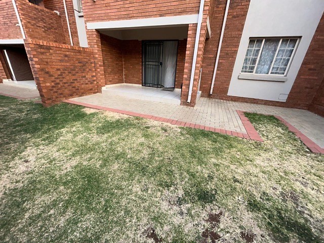 Apartment for rent in Stone Ridge, Monavoni, Centurion, 137 BURGUNDY, Stone Gate, 6673 Ridge Close, Monavoni EXT 14, Stone Ridge, Monavoni, Centurion, Gauteng, 75 m²