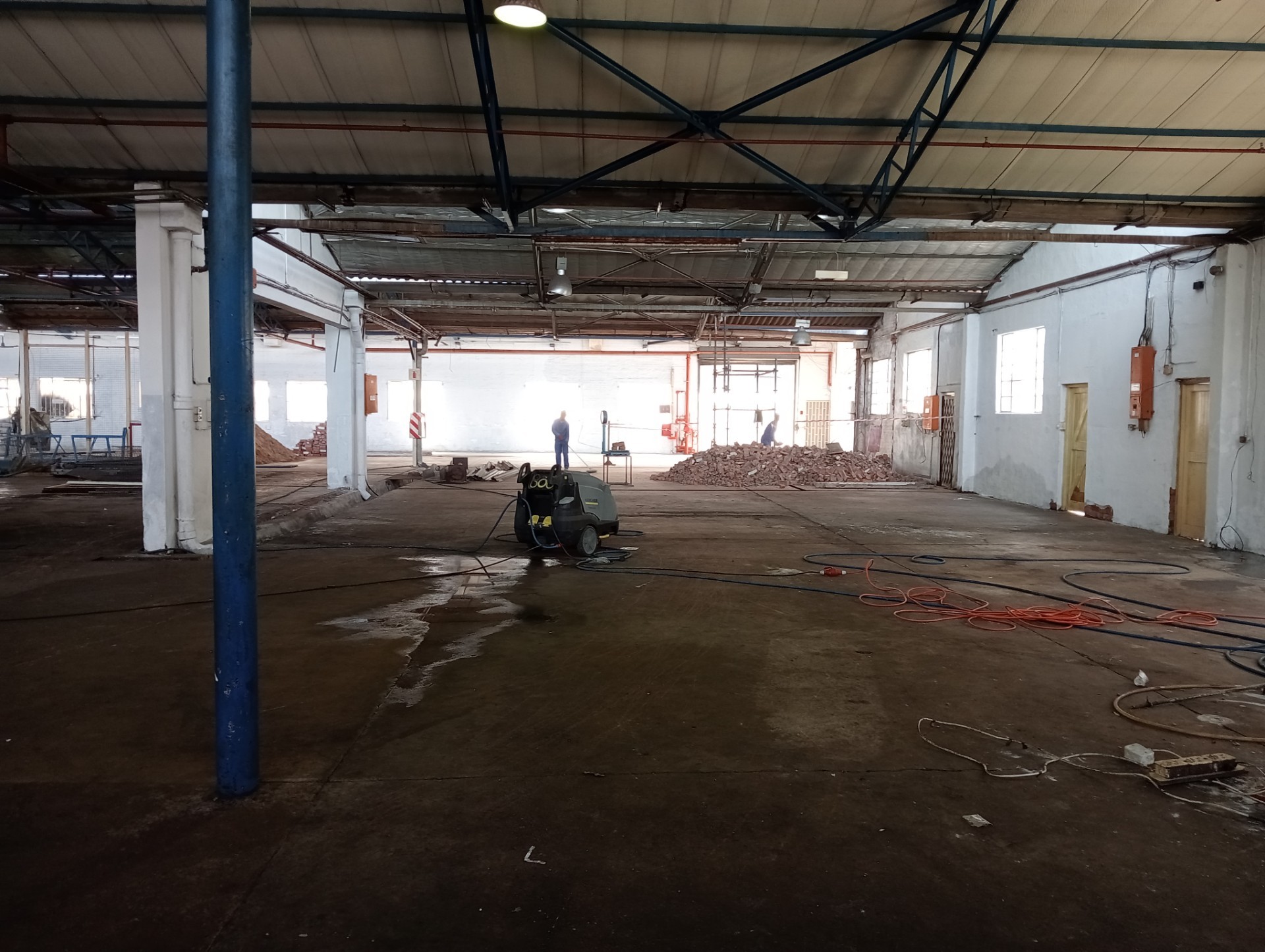 Warehouse to let in secure small park in New Germany.