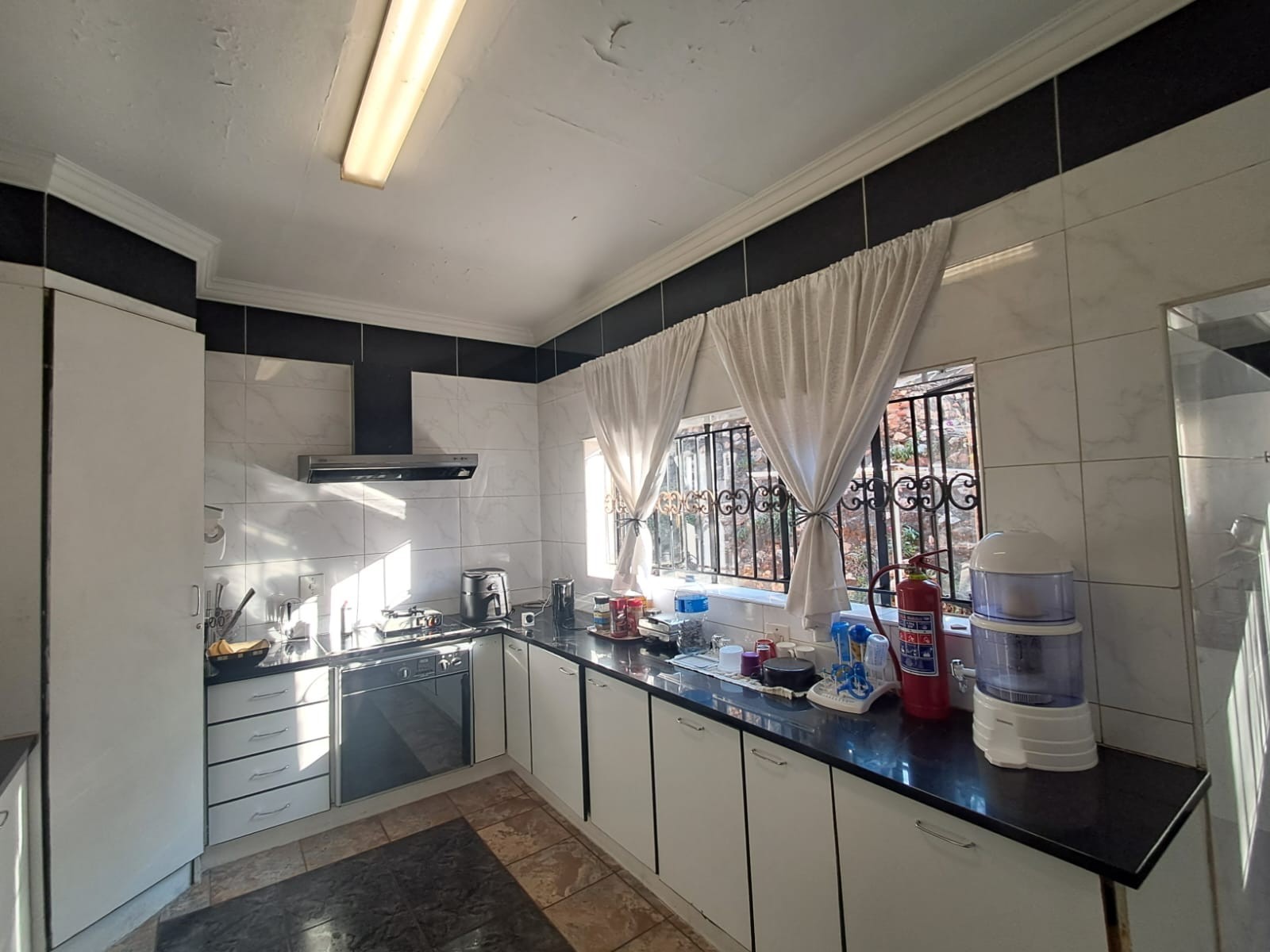 House for sale in Cyrildene, Johannesburg, 1840 m²