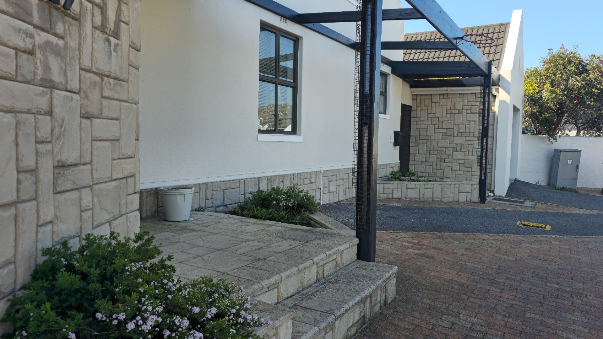 Modern Dual-Living Family Sanctuary 2