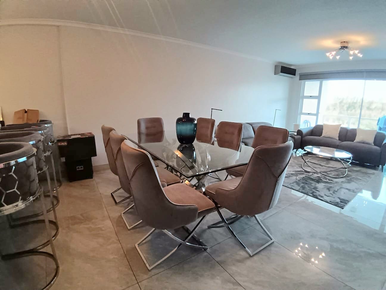 Luxe living Drive up Access 3 Bedroom Rental Apartment in Riverside