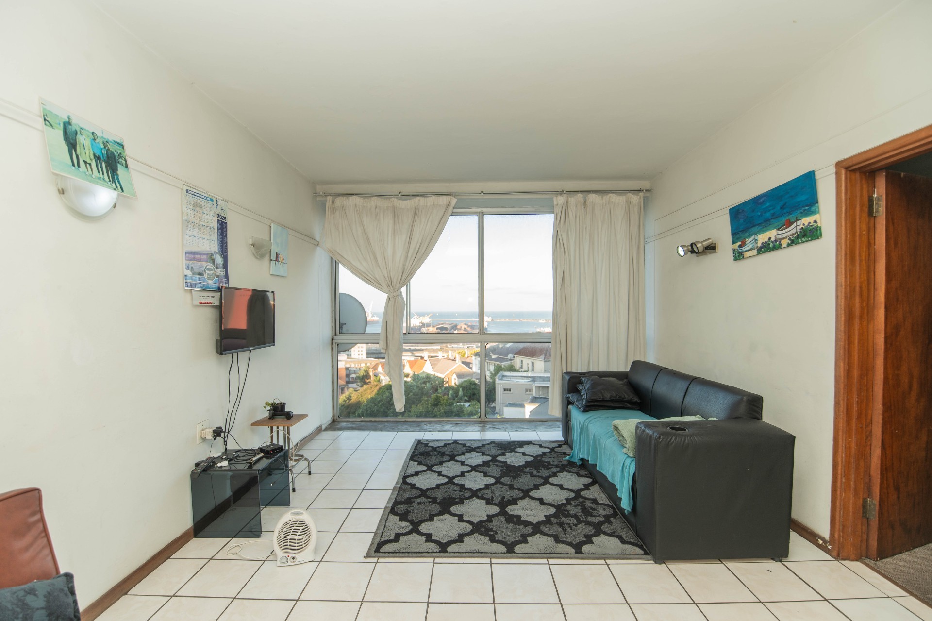 Convenient Living in this neat 1 Bedroom Apartment in Portland Place 5