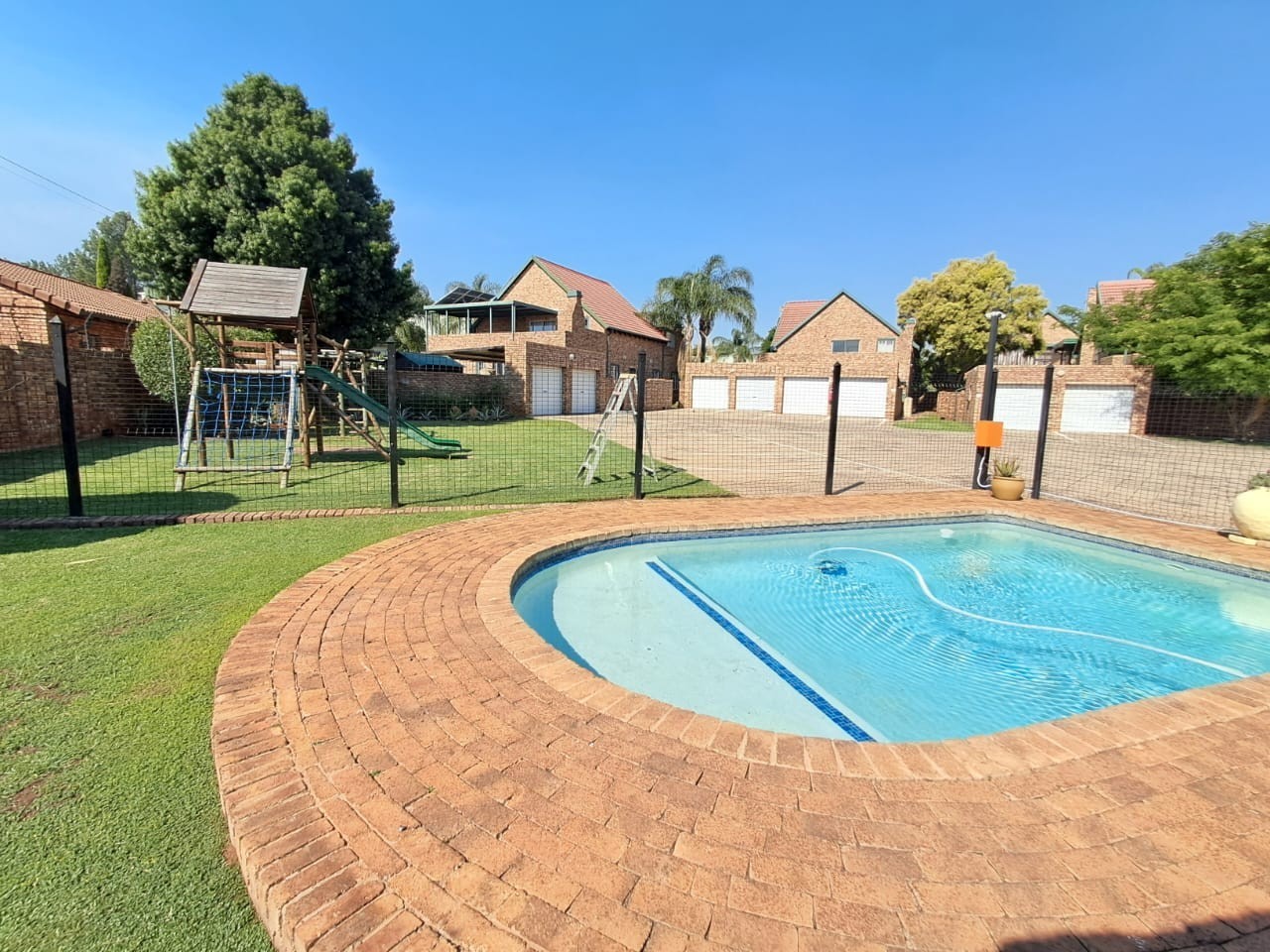 Apartment for sale in Die Hoewes, Centurion, 137 m²