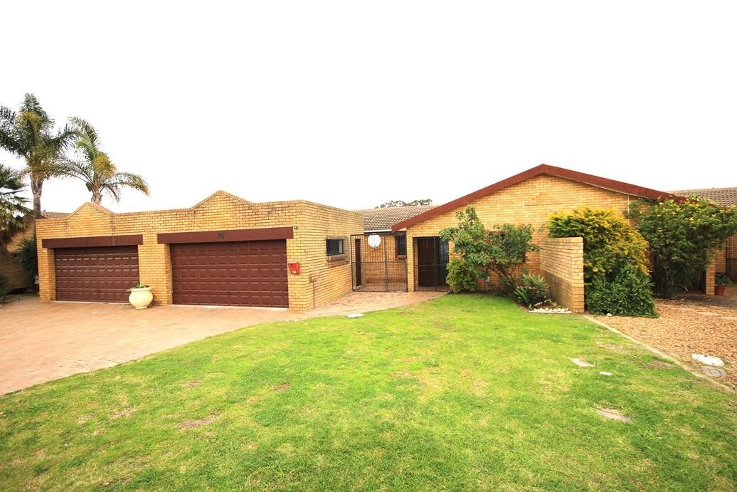 House For Sale in Sonstraal East, Durbanville