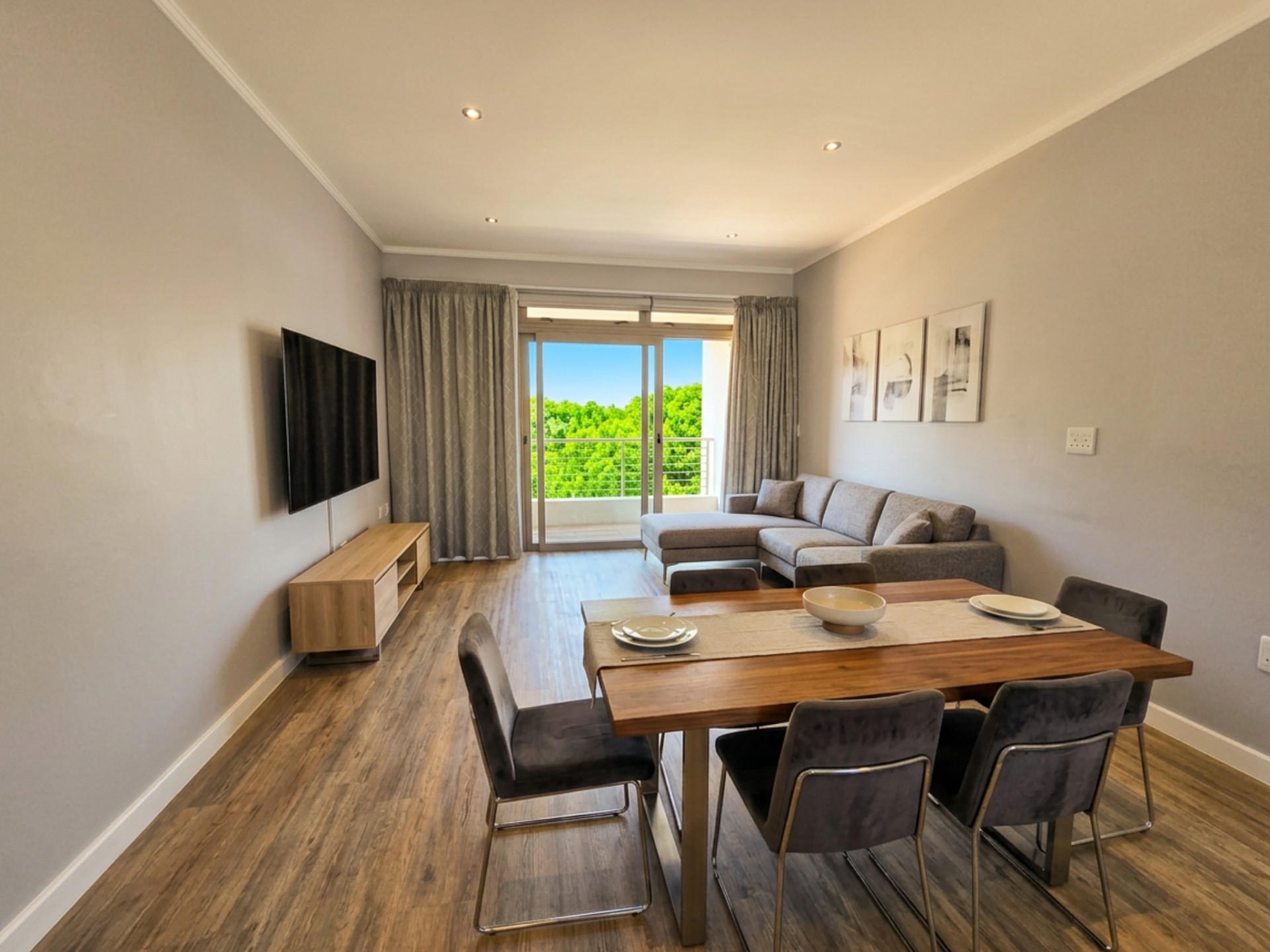Apartment for sale in Plattekloof, Parow, 76 m²