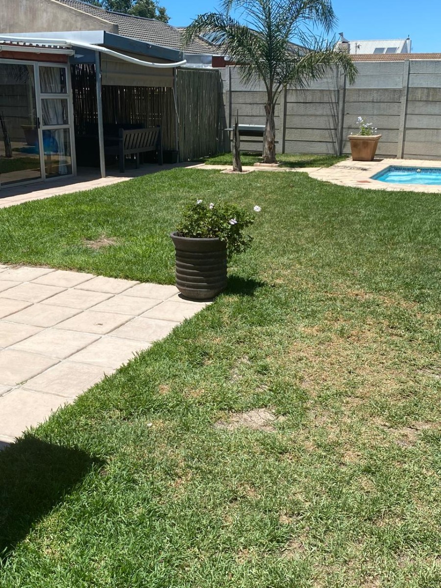 House for sale in Uitzicht, Kraaifontein, 194 m²