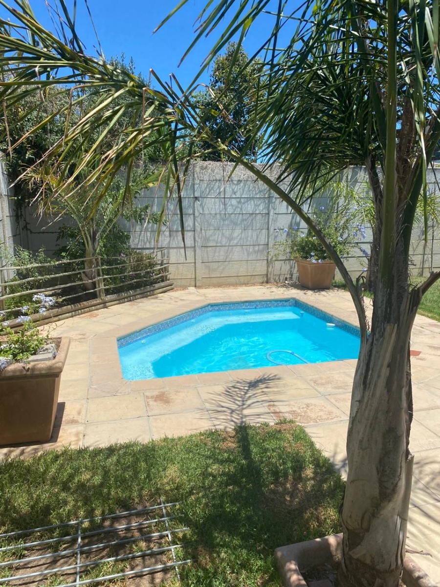 House for sale in Uitzicht, Kraaifontein, 194 m²