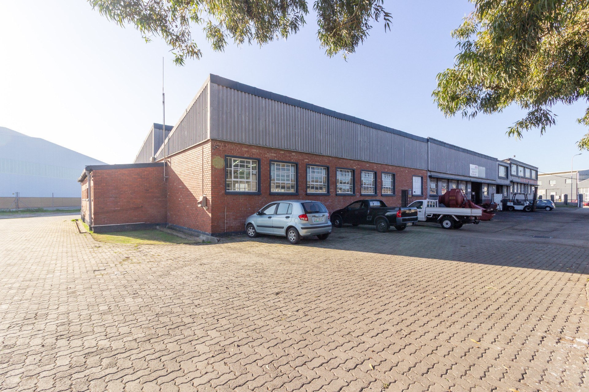 Warehouse with Offices and 3 Phase Power to Let in Deal Party | 374 sqm