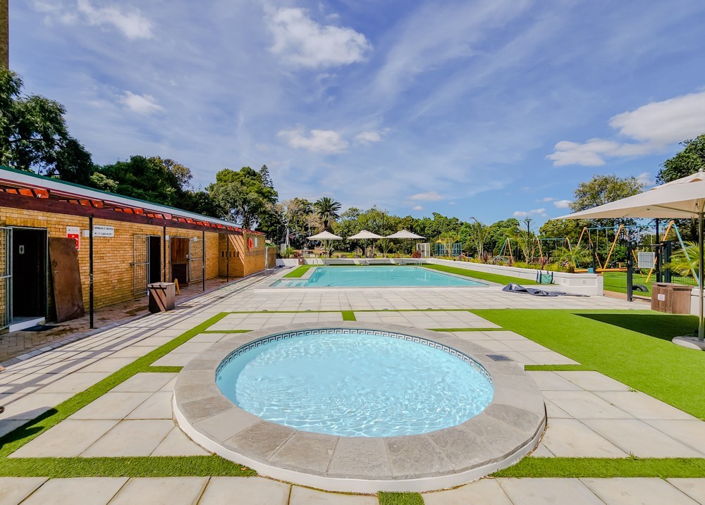Apartment for sale in Loevenstein, Bellville, 76 m²