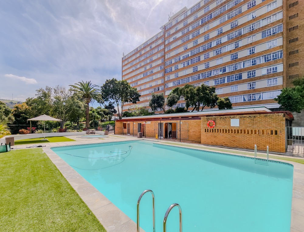 Apartment for sale in Loevenstein, Bellville, 76 m²