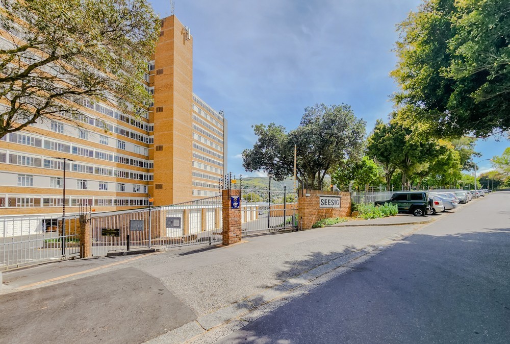 Apartment for sale in Loevenstein, Bellville, 76 m²