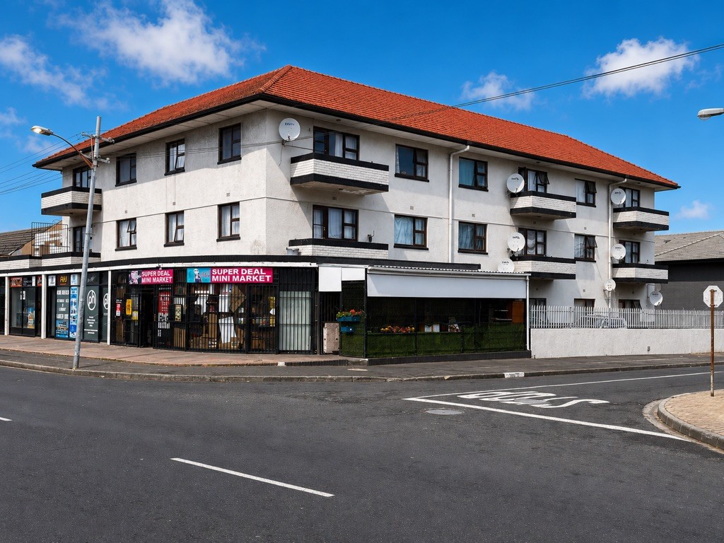 Apartment Block for sale in Brooklyn, Milnerton, 1400 m²