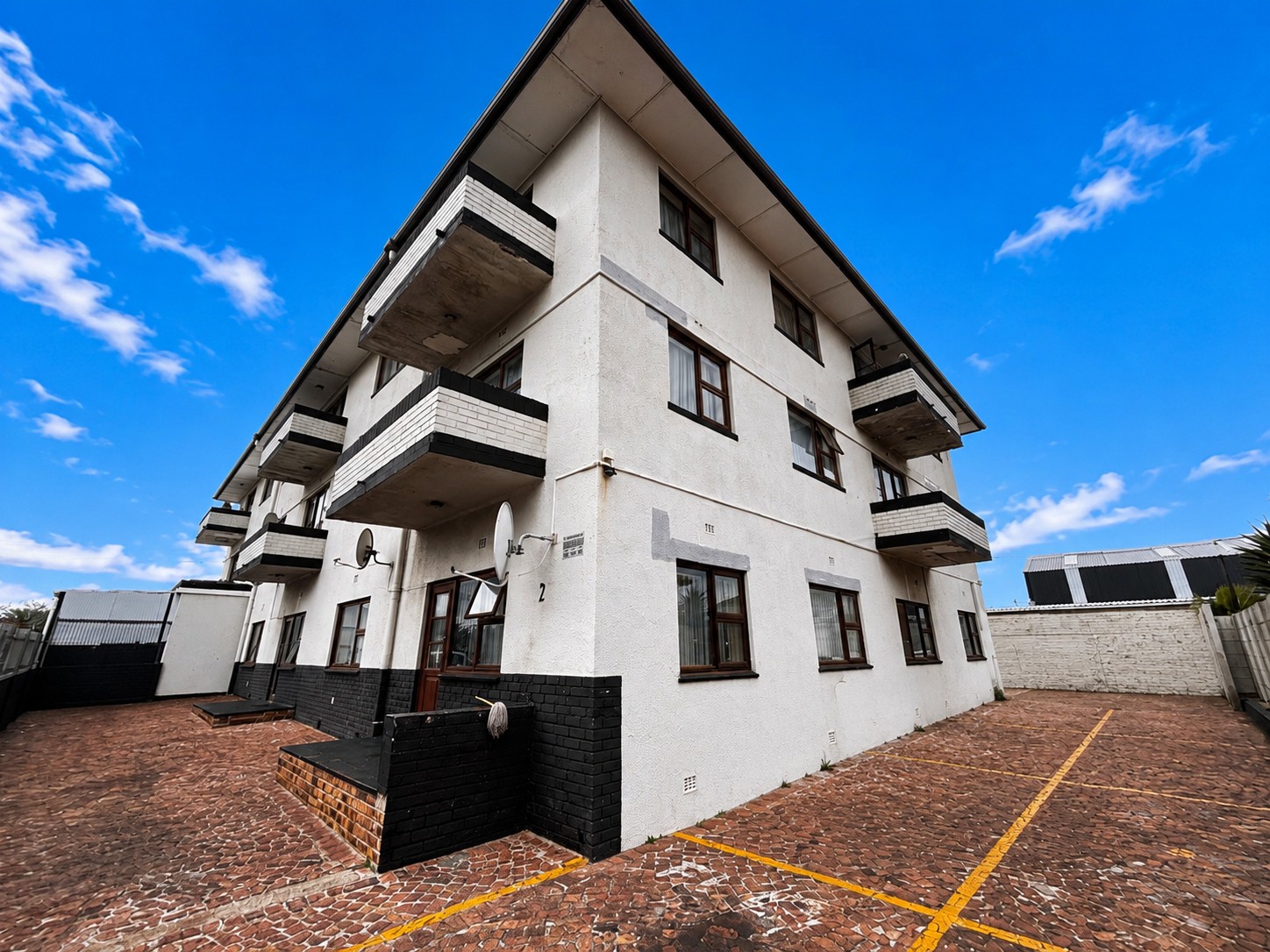 Apartment Block for sale in Brooklyn, Milnerton, 1400 m²