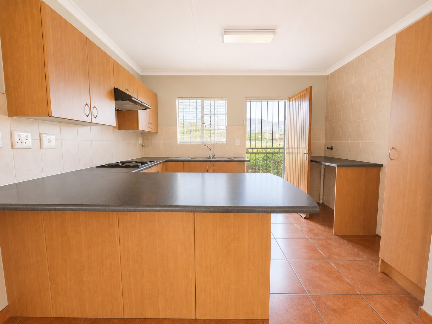 2 Bedroom simplex with wrap around garden and double garage to rent in Wilgeheuwel