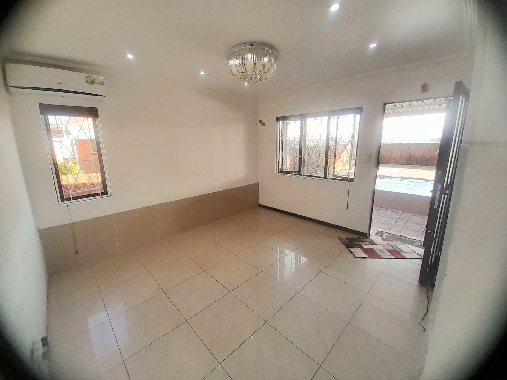 House for sale in Woodview, Phoenix, KwaZulu Natal, 100 m²