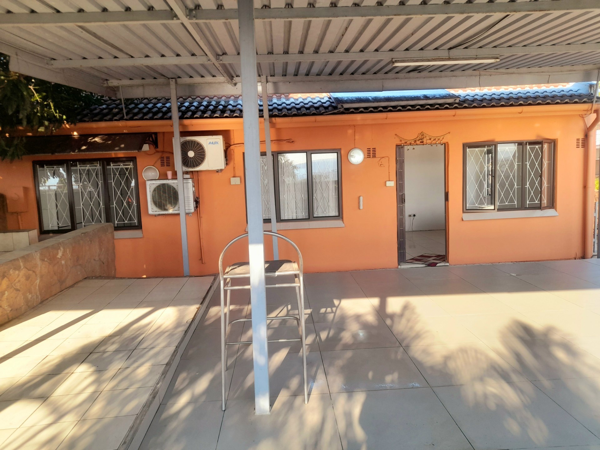 House for sale in Woodview, Phoenix, KwaZulu Natal, 100 m²