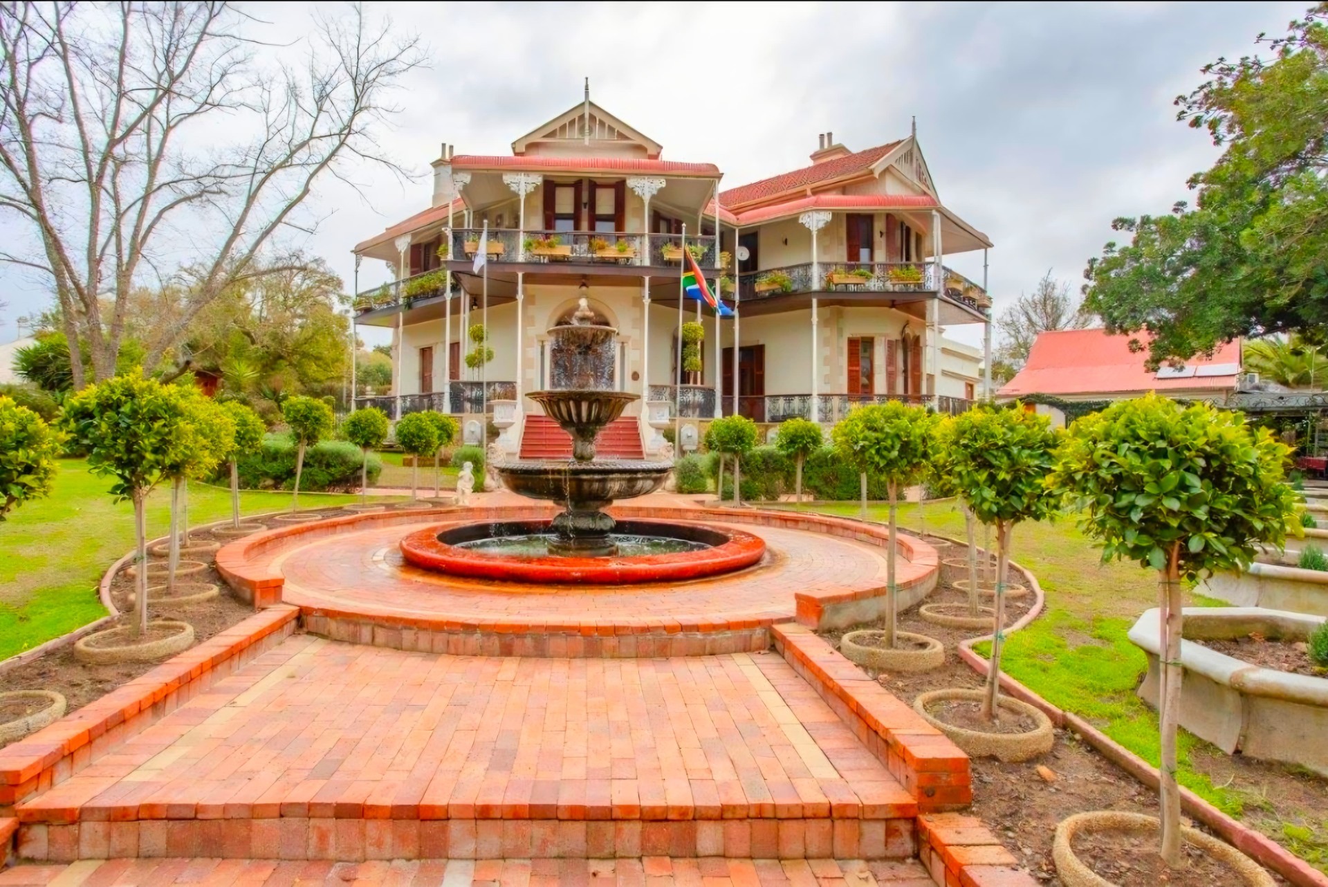 5 Bedroom Luxury Heritage Home in Bergzicht