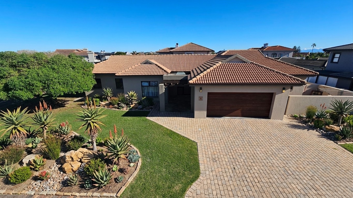 House for sale in Mossel Bay Golf Estate, Mossel Bay, 297 m²