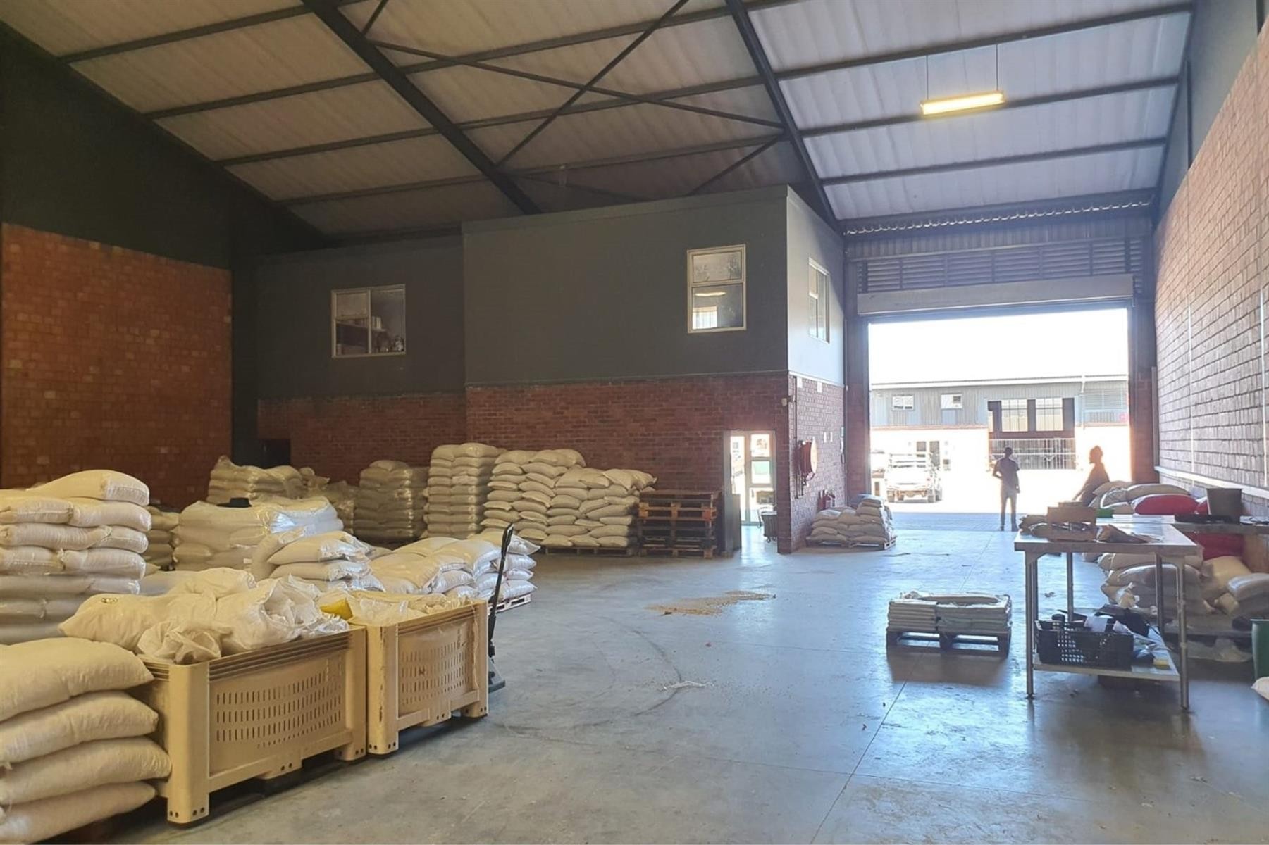 Warehouse To Rent in Greenbushes Industrial Park, Greenbushes, Port Elizabeth