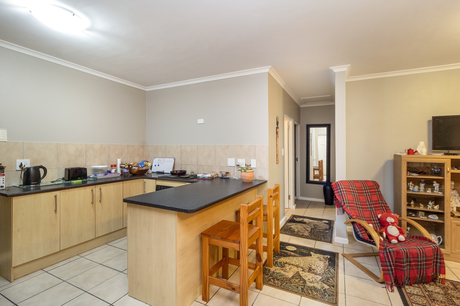 Cozy Beginner or down scaling Home For Sale in Kraaifontein (Zonnendal) 2
