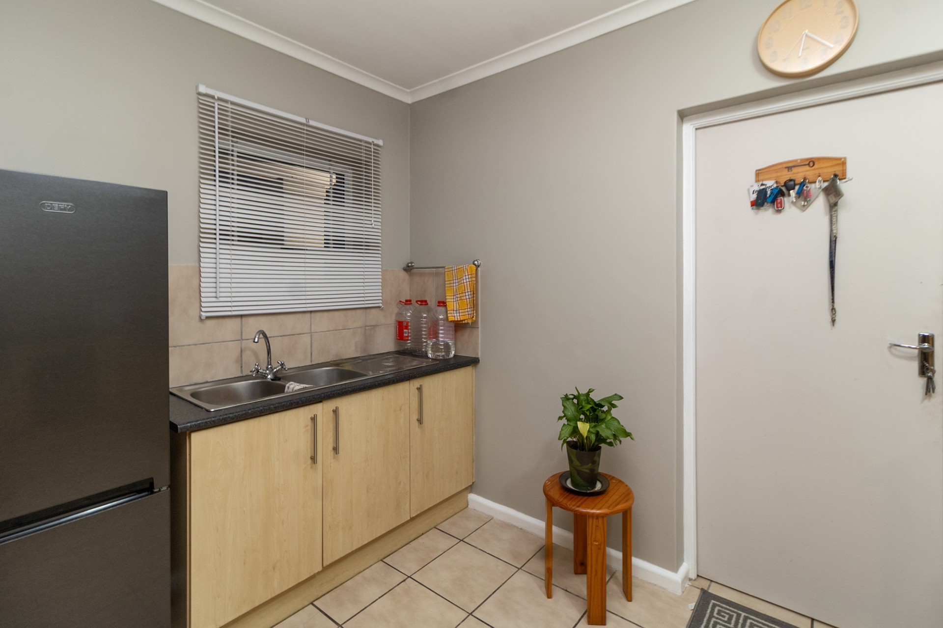 Cozy Beginner or down scaling Home For Sale in Kraaifontein (Zonnendal) 5