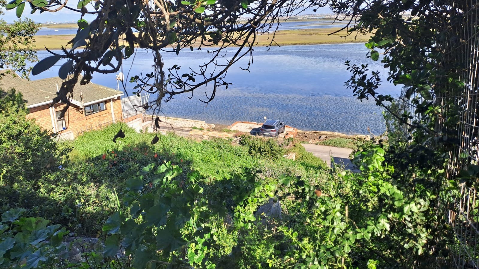A Rare Riverside Sanctuary in Amsterdamhoek 4