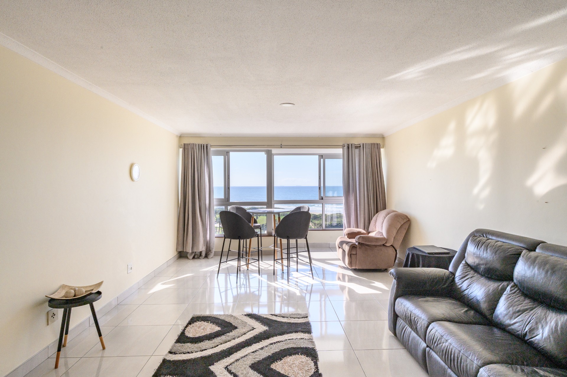 Apartment for sale in Humewood, Port Elizabeth, 118 m²
