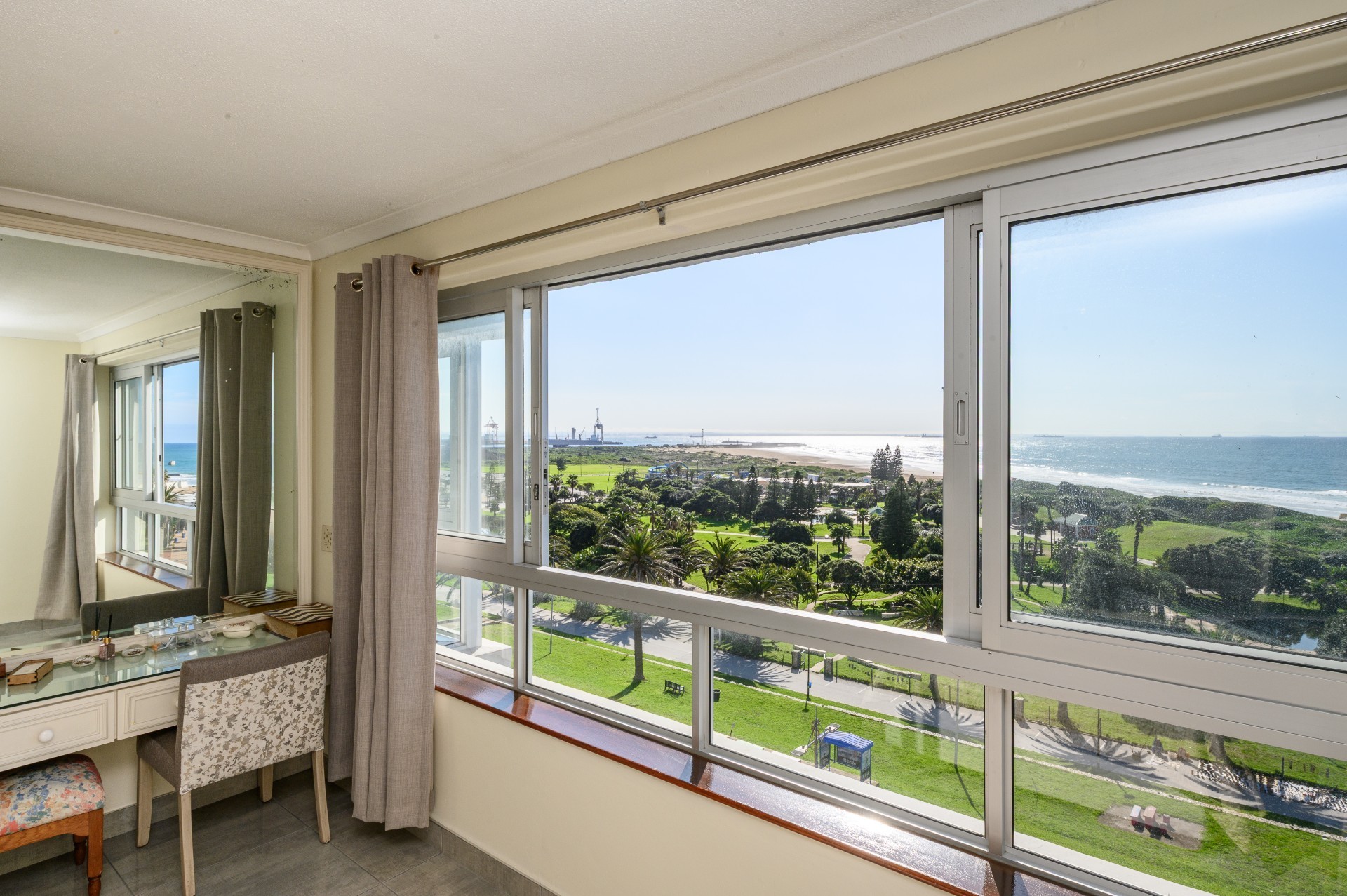 Apartment for sale in Humewood, Port Elizabeth, 118 m²