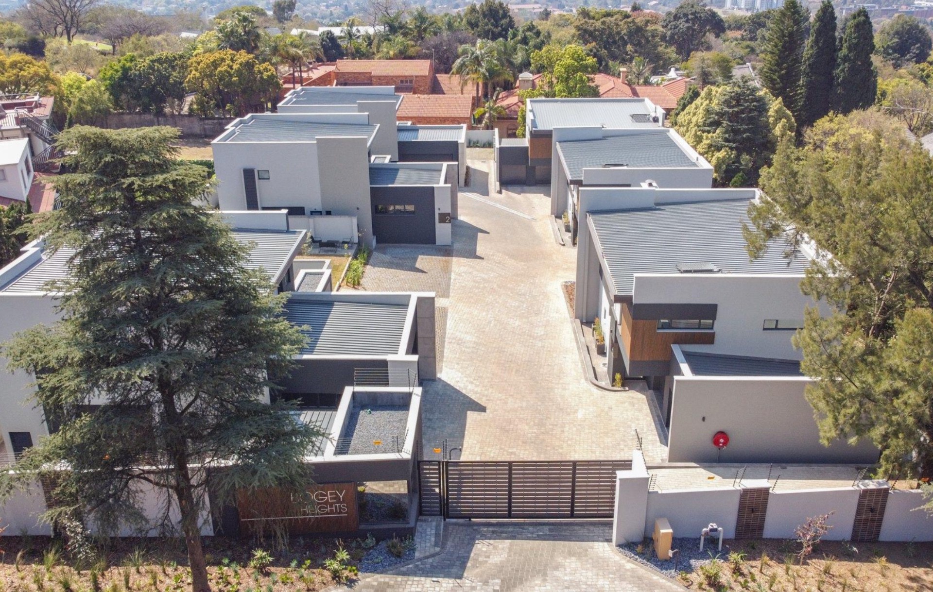 Townhouse for sale in Waterkloof Ridge, Pretoria